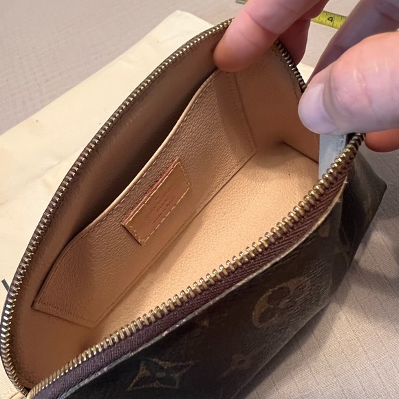 Louis Vuitton / Authentic Cosmetic Pouch - Picture 8 of 12